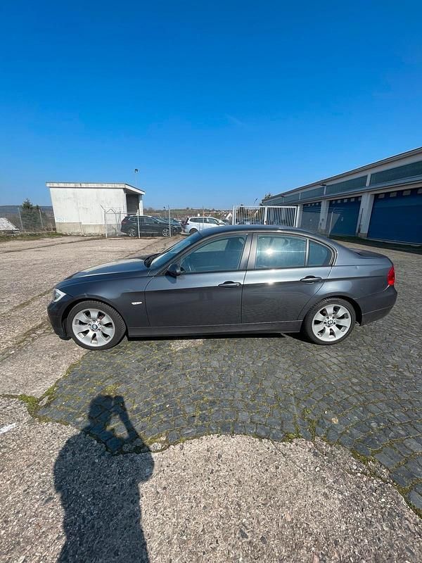 Gebraucht BMW 320 150 PS (110 kW) 2006 Grau Limousine