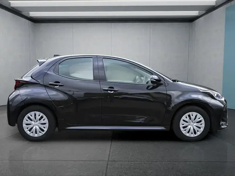 Gebraucht Toyota Yaris 92 PS (67 kW) 2023 Schwarz Kleinwagen