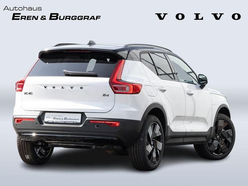 Neu Volvo XC40 Plus 197 PS (144 kW) 2025 Weiß SUV