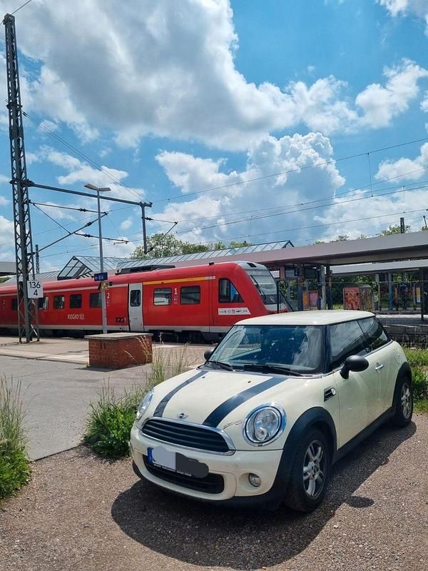 Weiß Gebraucht 2012 Mini ONE Kleinwagen | 3.750 € (Guter Preis) - Bild 1/1