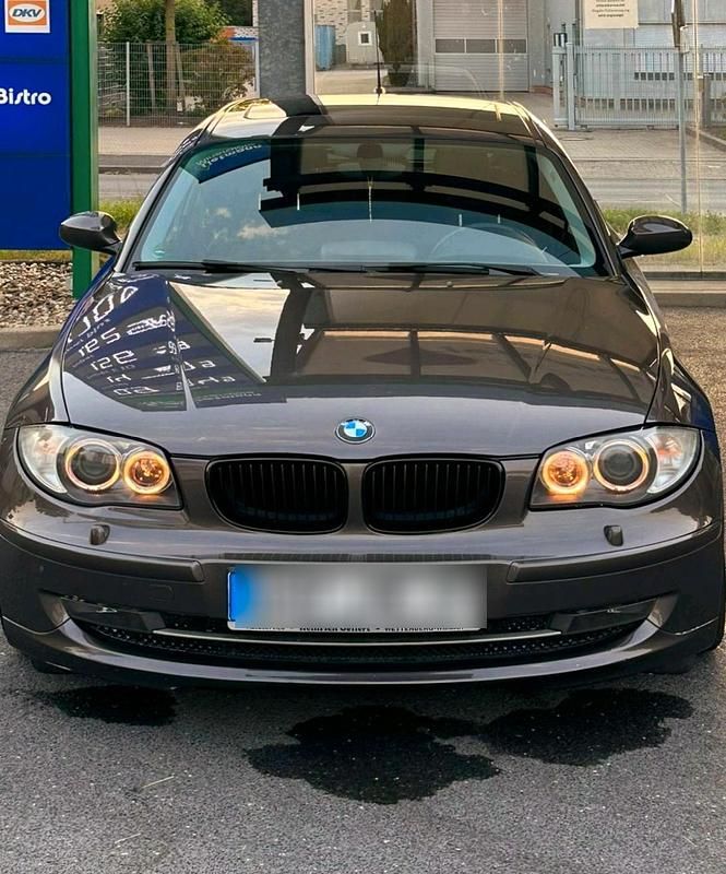 Grau Gebraucht 2009 BMW 116 Kleinwagen | 4.100 € (Fairer Preis) - Bild 1/4