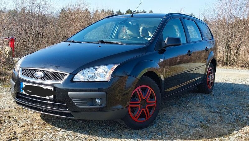 Schwarz Gebraucht 2005 Ford Focus Ghia Kombi | 900 € (Superpreis) - Bild 1/4