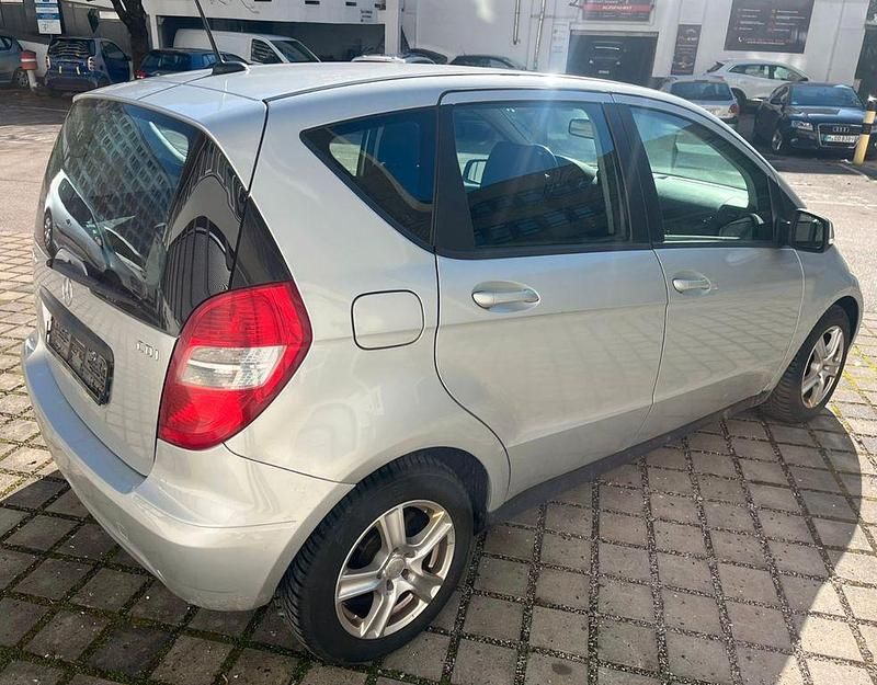 Gebraucht Mercedes A180 109 PS (80 kW) 2009 Silber Limousine