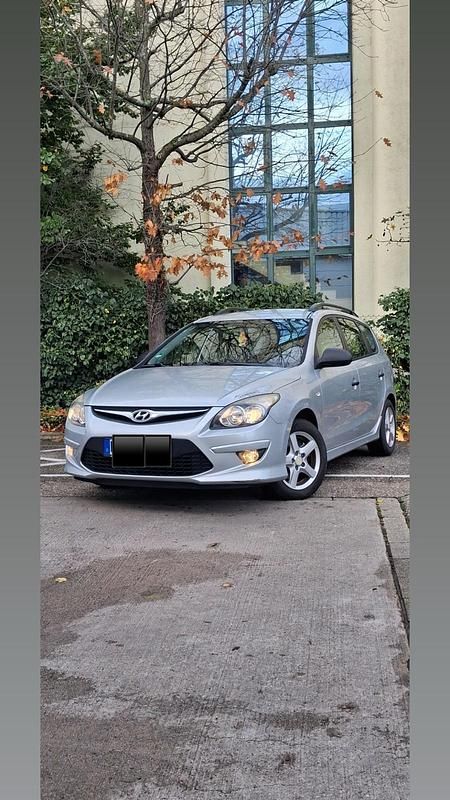 Silber Gebraucht 2011 Hyundai i30 Kombi | 3.500 € (Fairer Preis) - Bild 1/4