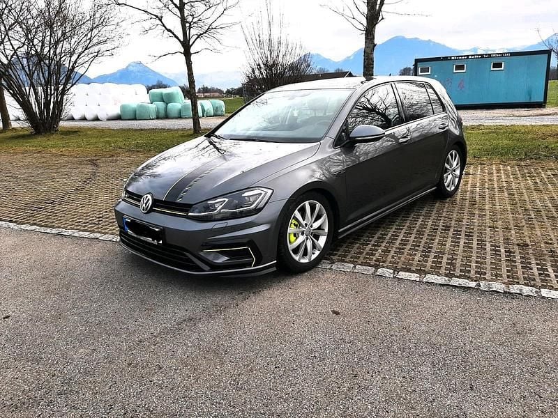 Grau Gebraucht 2019 VW Golf VII Highline Limousine | 14.190 € (Guter Preis) - Bild 1/4