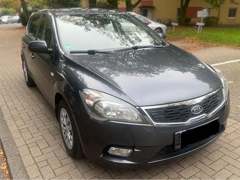 Schwarz Gebraucht 2010 Kia Ceed Kleinwagen | 1.600 € (Superpreis) - Bild 1/4