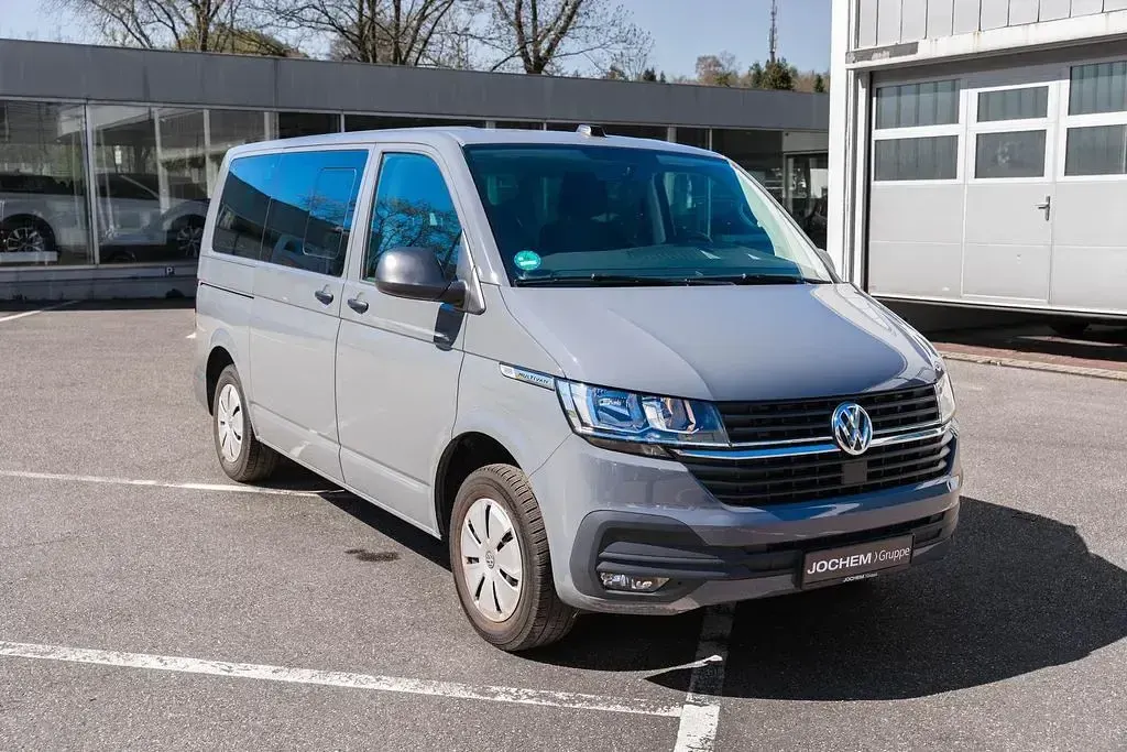 Gebraucht VW Multivan Family 150 PS (110 kW) 2021 Grau Van / Kleinbus