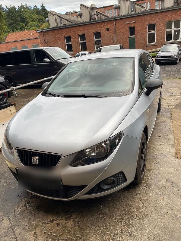 Silber Gebraucht 2010 Seat Ibiza Coupé | 2.900 € (Fairer Preis) - Bild 1/3