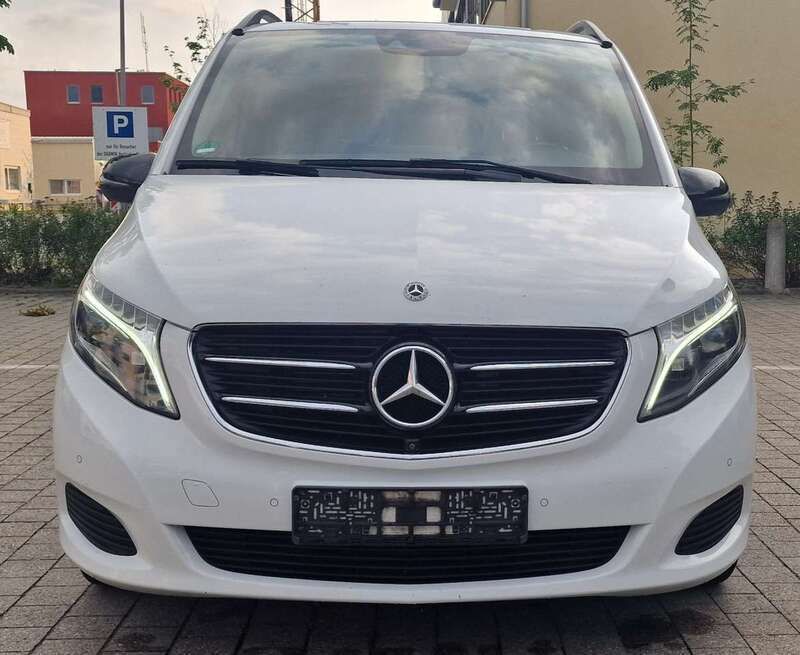 Weiß Gebraucht 2018 Mercedes V250 Van / Kleinbus | 35.400 € (Fairer Preis) - Bild 1/4