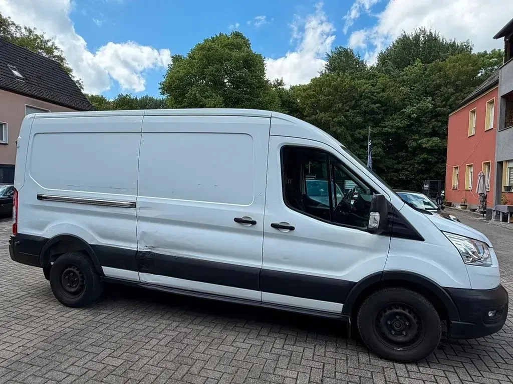 Gebraucht Ford Transit Trend 170 PS (125 kW) 2020 Weiß Van / Kleinbus