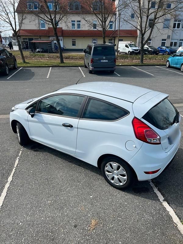 Gebraucht Ford Fiesta 60 PS (44 kW) 2014 Weiß Kleinwagen