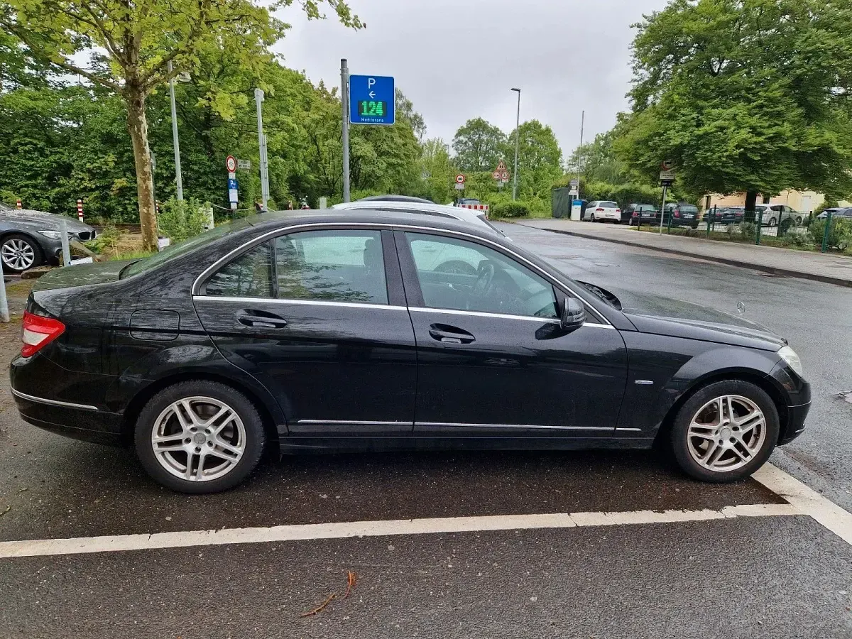 Gebraucht Mercedes C180 156 PS (114 kW) 2009 Schwarz Limousine