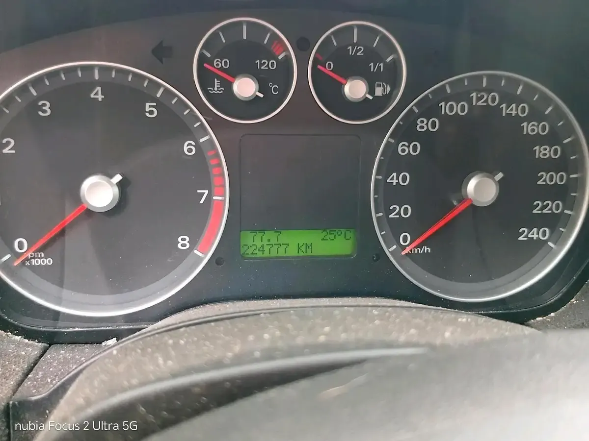 Gebraucht Ford Focus 100 PS (73 kW) 2007 Silber Kombi