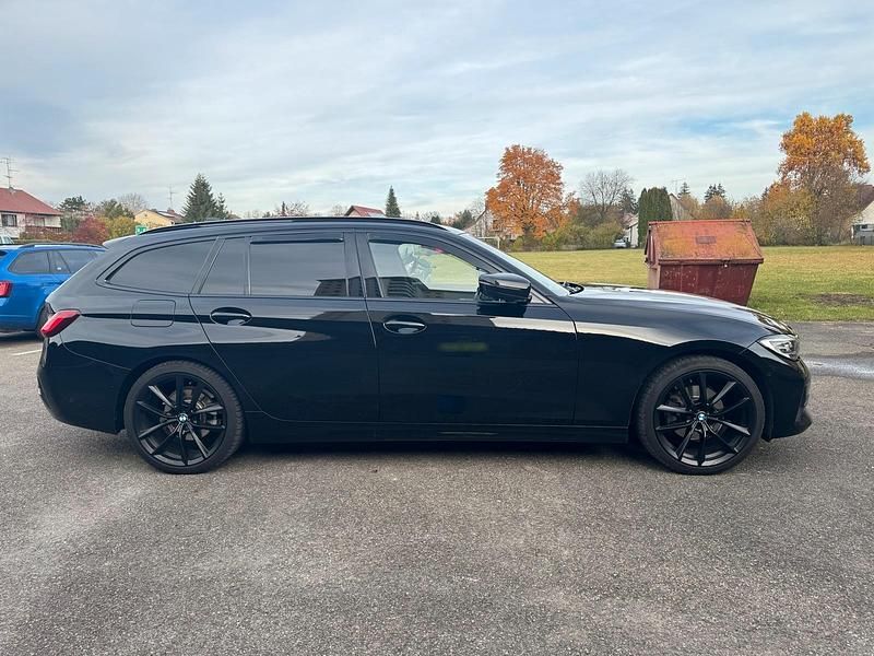 Gebraucht BMW 320 Shadowline 190 PS (139 kW) 2020 Schwarz Kombi