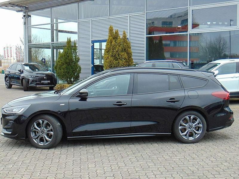 Gebraucht Ford Focus ST-Line 125 PS (91 kW) 2024 Obsidianschwarz metallic Kombi