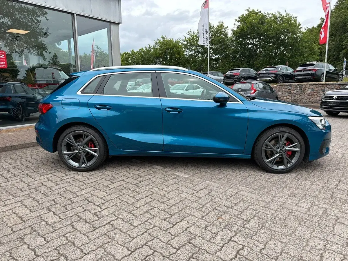 Gebraucht Audi A3 Sportback Basis 150 PS (110 kW) 2020 Blau Kleinwagen