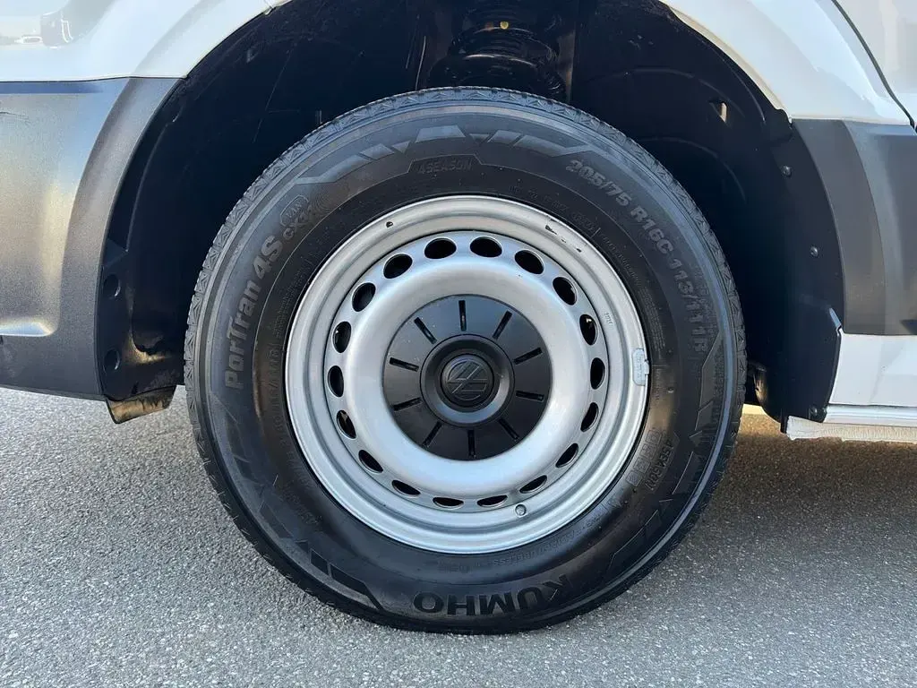 Second-hand VW Crafter 140 CP (102 kW) 2022 Alb Van