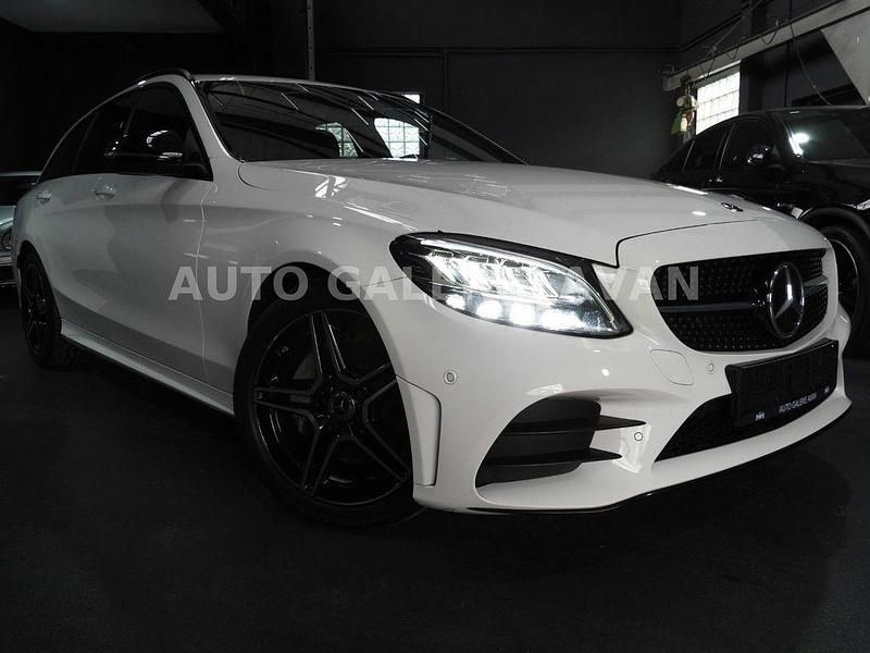 Weiß Gebraucht 2021 Mercedes C180 AMG line Kombi | 26.900 € (Fairer Preis) - Bild 1/4
