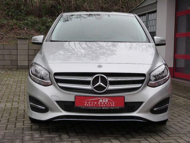 Gebraucht Mercedes B180 Style 122 PS (89 kW) 2017 Silber Van / Kleinbus