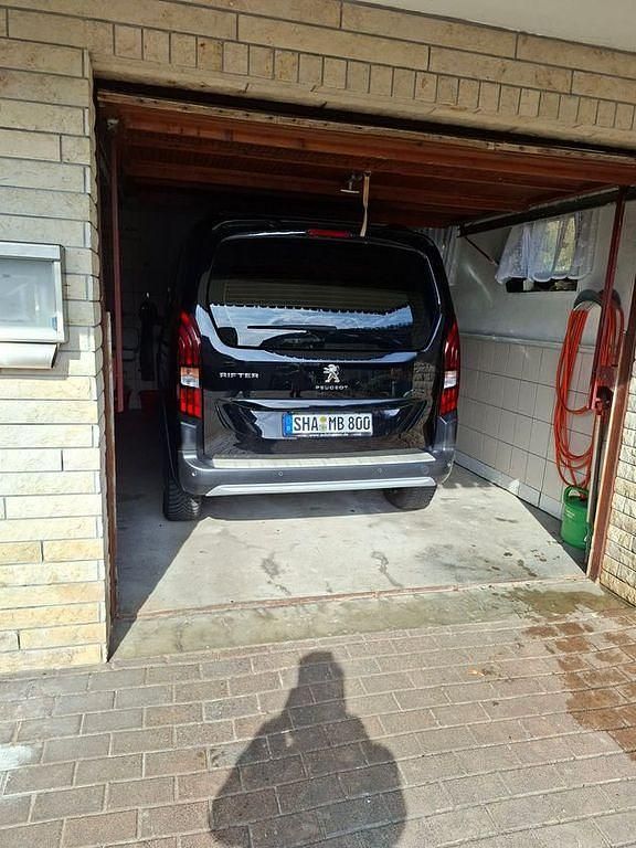 Gebraucht Peugeot Rifter Active 131 PS (96 kW) 2022 Schwarz Van / Kleinbus