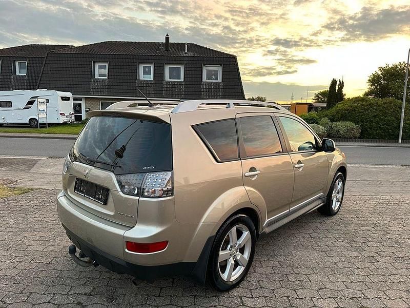 Gebraucht Mitsubishi Outlander Instyle 170 PS (125 kW) 2010 Gold SUV
