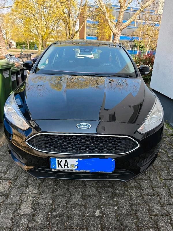Gebraucht Ford Focus 105 PS (77 kW) 2015 Schwarz Kombi