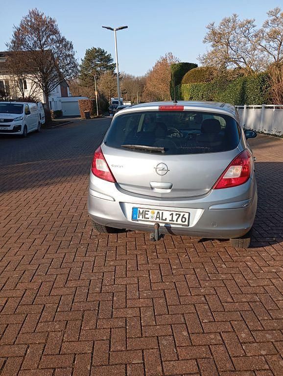 Gebraucht Opel Corsa Edition 101 PS (74 kW) 2010 Silber Kleinwagen