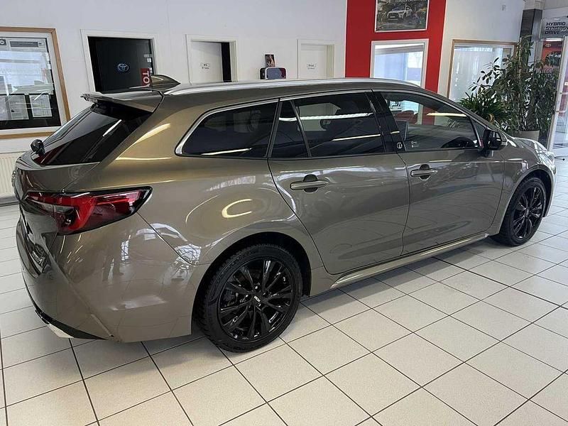 Gebraucht Toyota Corolla Team 140 PS (102 kW) 2023 Grün Kombi
