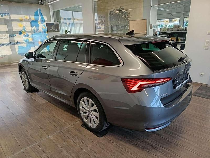 Neu Skoda Octavia Selection 150 PS (110 kW) 2026 Grau Kombi