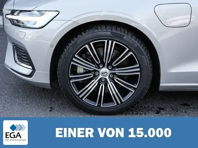 Gebraucht Volvo V60 Plus 455 PS (334 kW) 2025 Metallic Kombi
