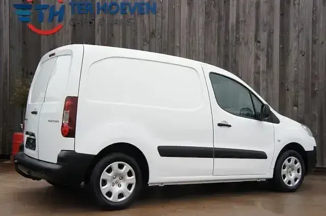 Gebraucht Peugeot Partner 75 PS (55 kW) 2014 Weiß Van / Kleinbus