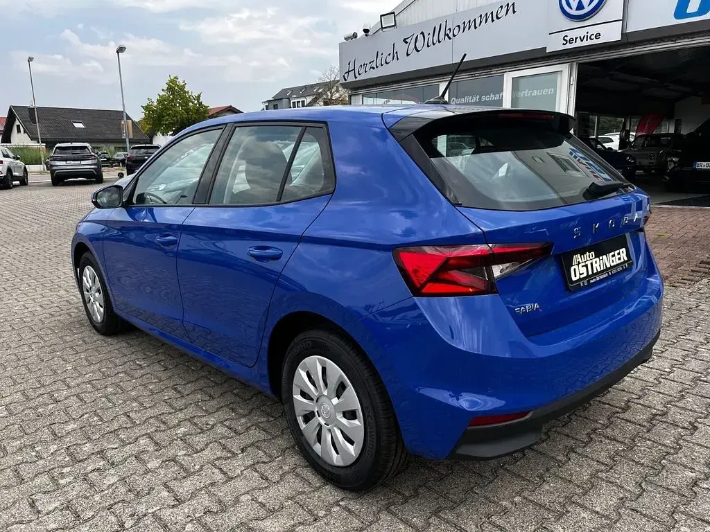 Neu Skoda Fabia Essence 80 PS (58 kW) 2026 Blau Kleinwagen