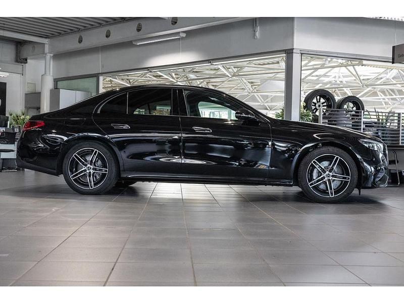 Gebraucht Mercedes E300 AMG 204 PS (150 kW) 2024 Metalliclack obsidianschwarz (metallic) Limousine