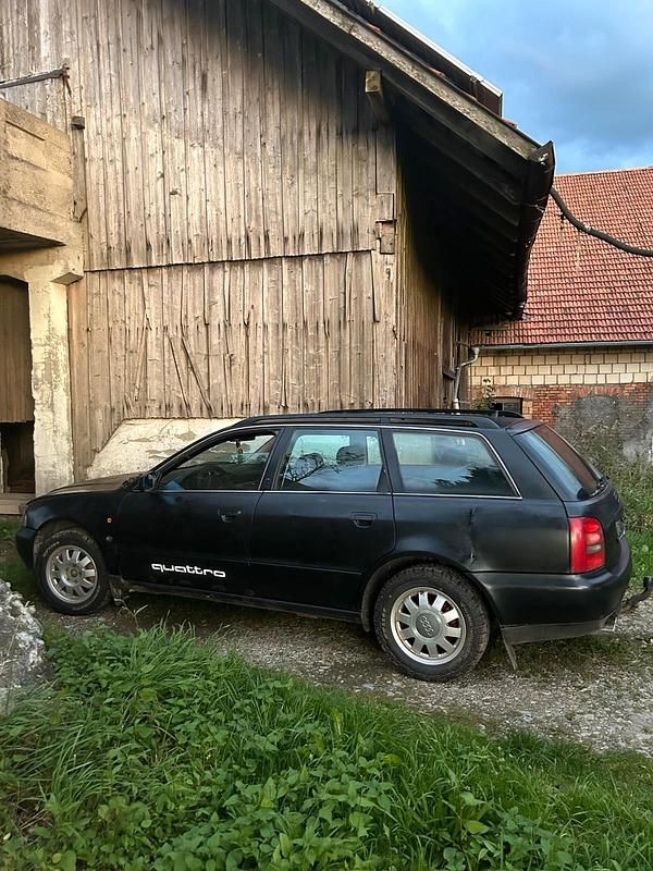 Schwarz Gebraucht 1997 Audi A4 Kombi | 1.350 € (Guter Preis) - Bild 1/4
