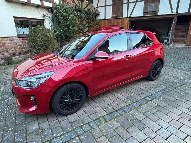 Gebraucht Kia Rio Edition 7 84 PS (61 kW) 2017 Rot Limousine