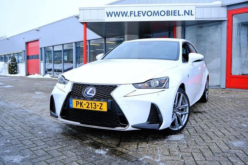 Gebraucht Lexus IS300h Sport Line 181 PS (133 kW) 2017 Weiß Limousine
