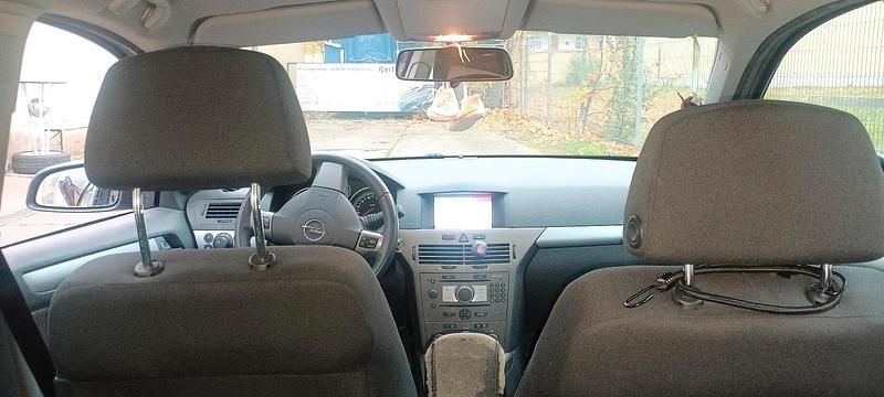 Gebraucht Opel Astra 105 PS (77 kW) 2006 Silber Limousine