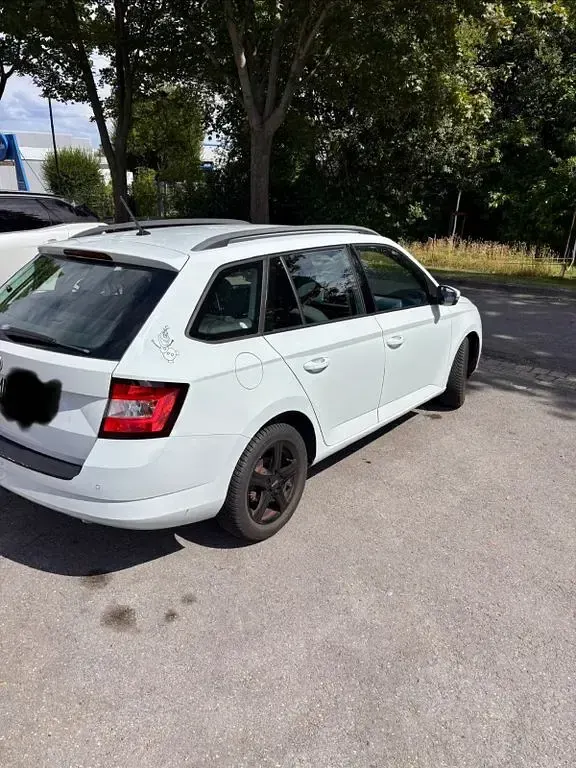 Gebraucht Skoda Fabia Ambition 90 PS (66 kW) 2015 Weiß Kombi