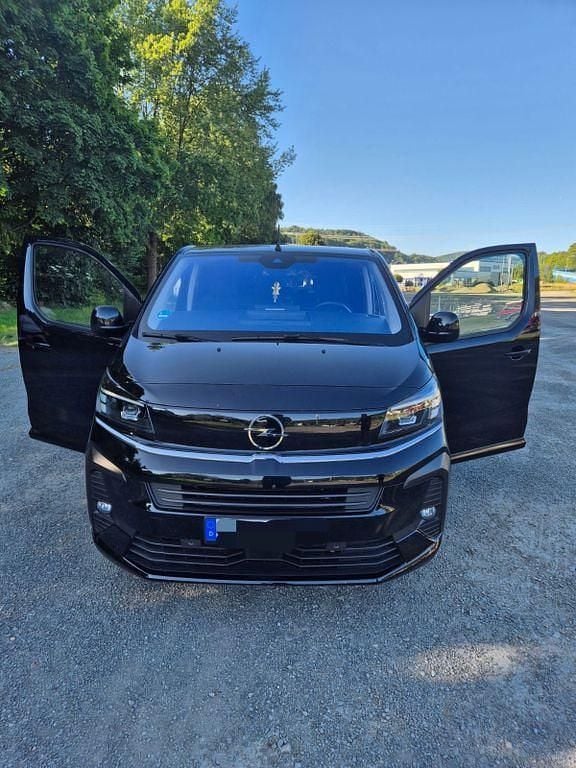 Schwarz Gebraucht 2025 Opel Zafira Life Edition Van | 39.500 € (Superpreis) - Bild 1/4