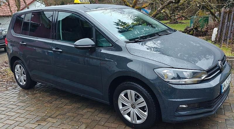 Neu VW Touran 150 PS (110 kW) 2025 Grau Van / Kleinbus