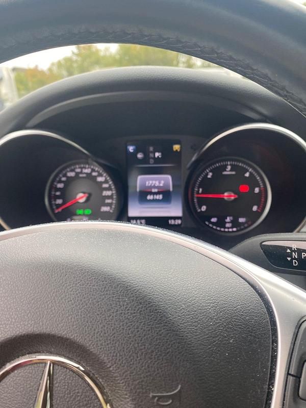 Gebraucht Mercedes C250 150 PS (110 kW) 2016 Schwarz Limousine