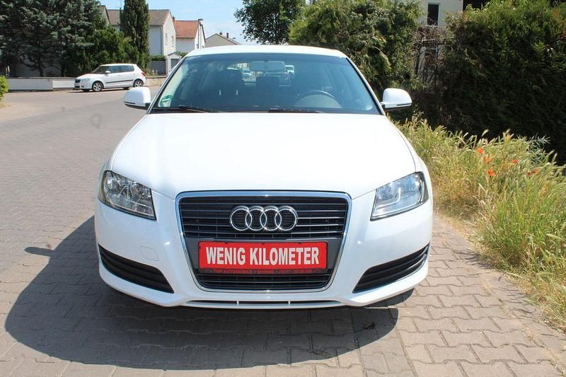 Gebraucht Audi A3 Attraction 102 PS (75 kW) 2010 Weiß Limousine