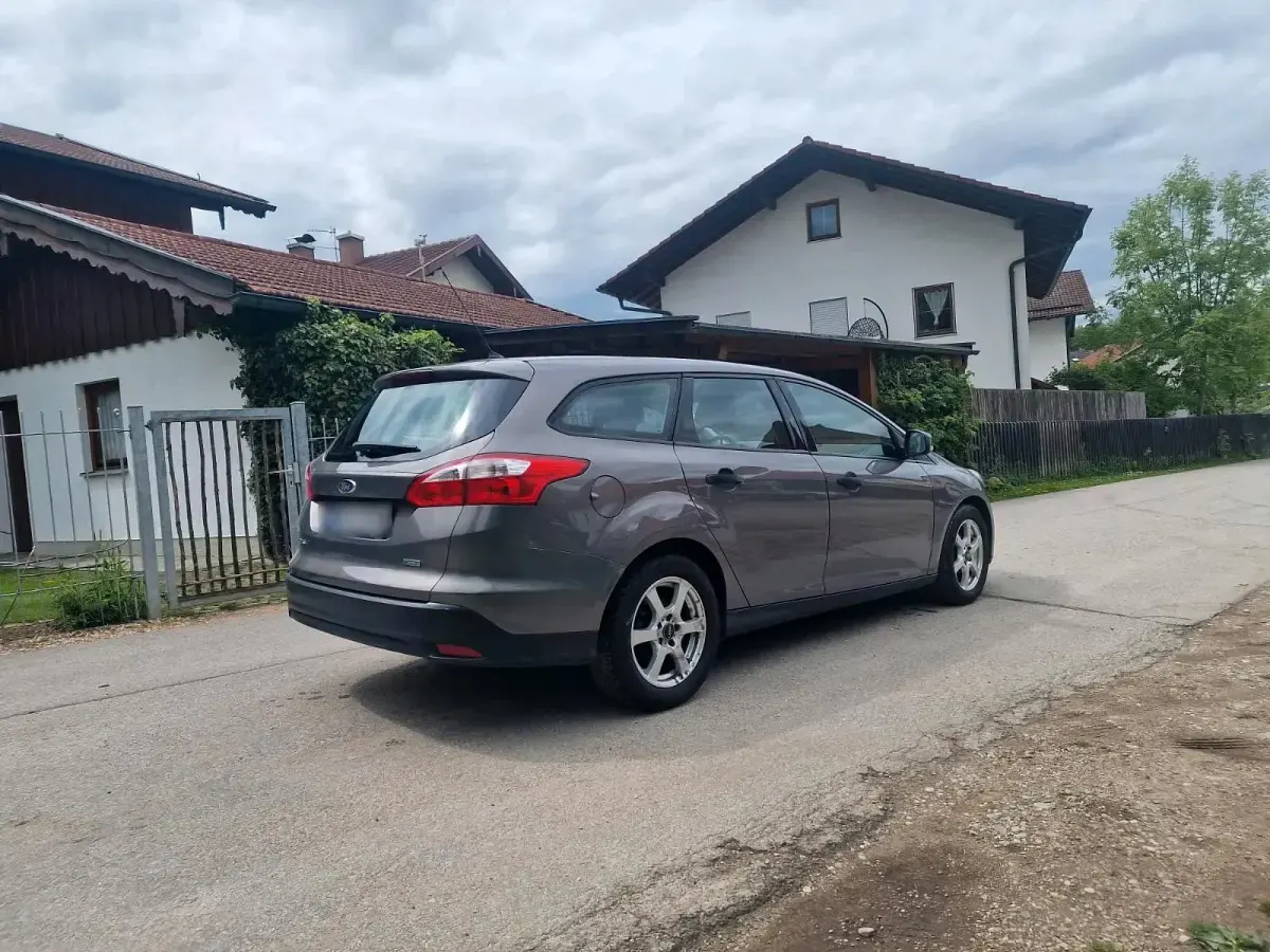 Usado Ford Focus 101 CV (74 kW) 2014 Marrón Familiar