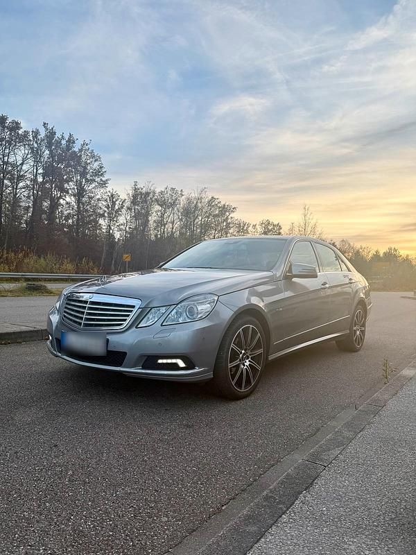 Gebraucht Mercedes E220 170 PS (125 kW) 2009 Grau Limousine