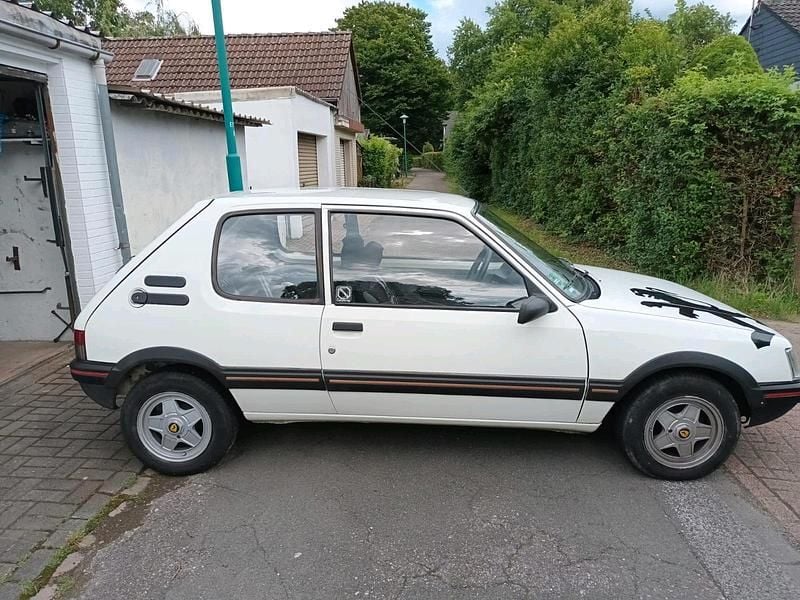 Weiß Gebraucht 1992 Peugeot 205 Kleinwagen | 1.900 € - Bild 1/4