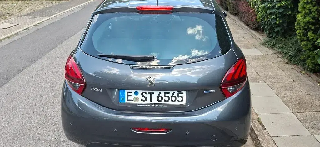 Gebraucht Peugeot 208 Style 83 PS (61 kW) 2017 Grau Kleinwagen