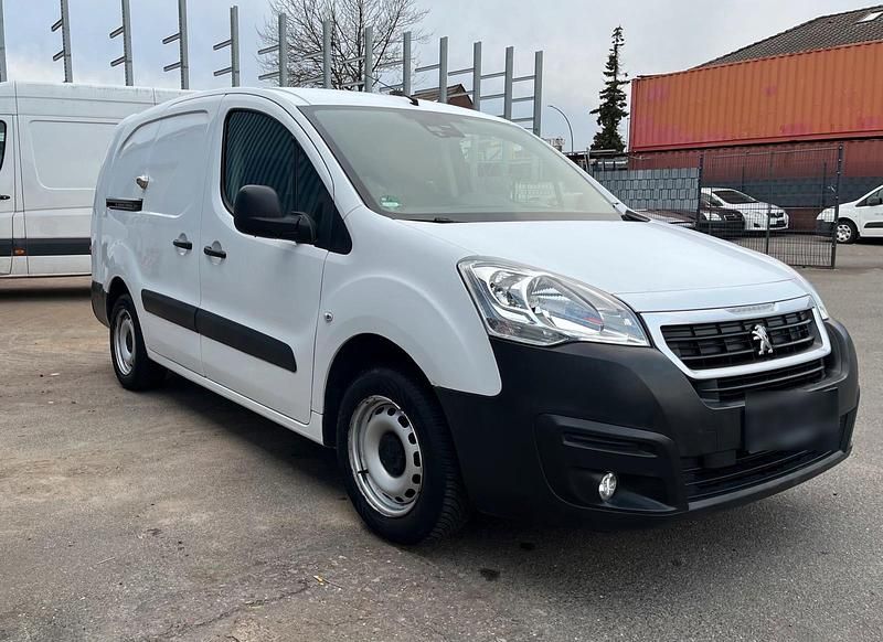 Gebraucht Peugeot Partner 99 PS (72 kW) 2017 Weiß Van / Kleinbus