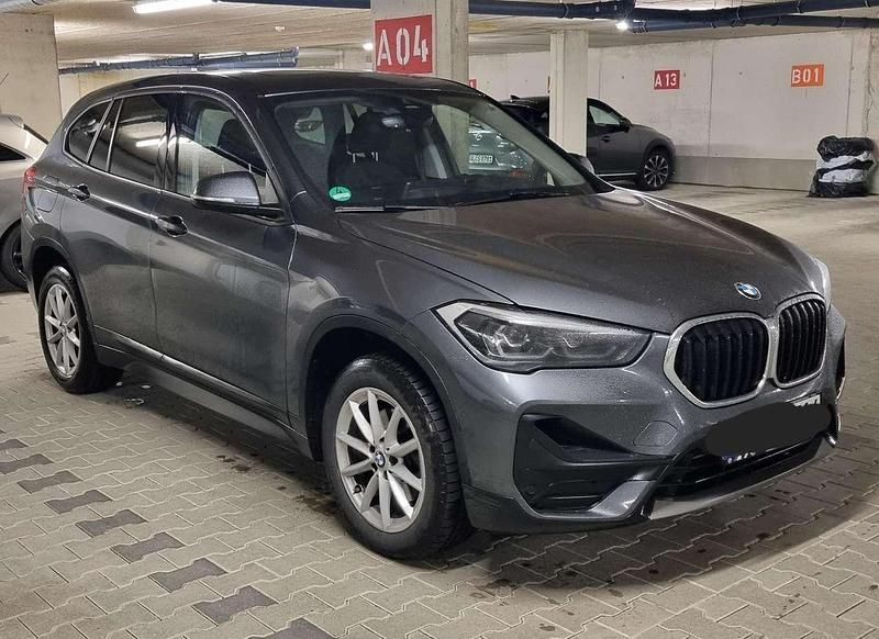 Grau Gebraucht 2020 BMW X1 SUV | 20.500 € (Fairer Preis) - Bild 1/4