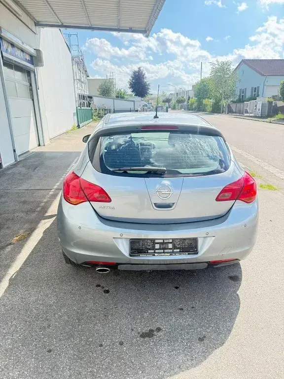 Gebraucht Opel Astra Selection 120 PS (88 kW) 2011 Grau Limousine