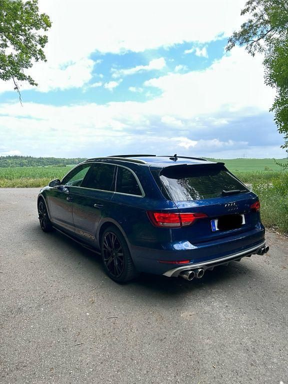 Gebraucht Audi A4 Ambiente 310 PS (228 kW) 2018 Blau Kombi